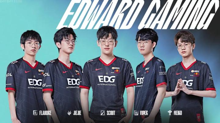 他通过与球 他通过与球